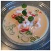 Kokossuppe med laks og rejer